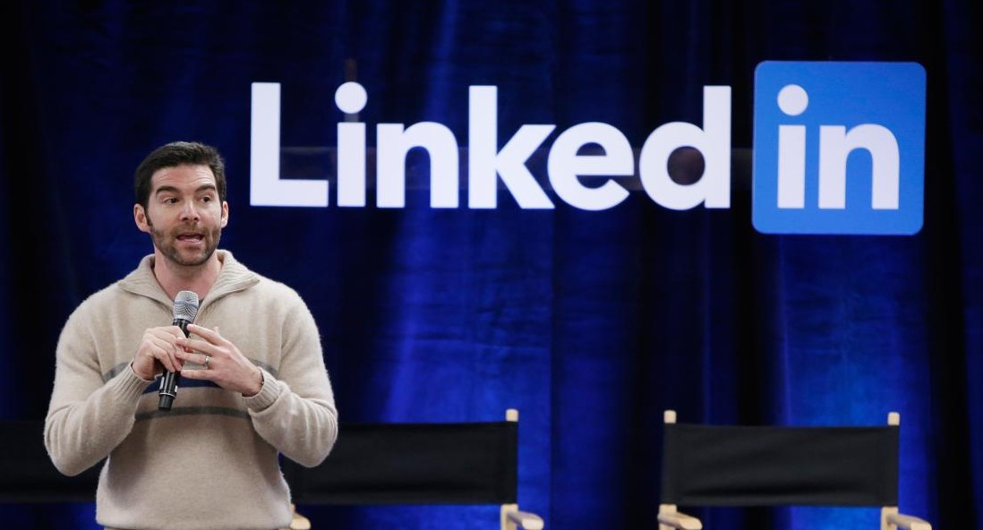 LinkedIn CEO Gives His Bonus To Employees